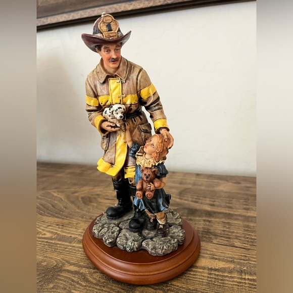 Vintage Red Hats of Courage 1997 Vanmark "Safe & Sound" 8" Figurine #FM88009 - Picture 2 of 4